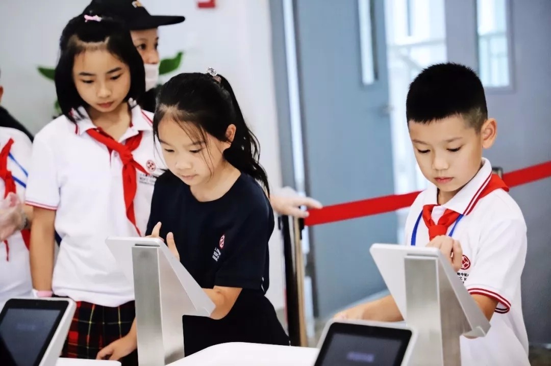 學(xué)校食堂承包.jpg 學(xué)校食堂承包.jpg